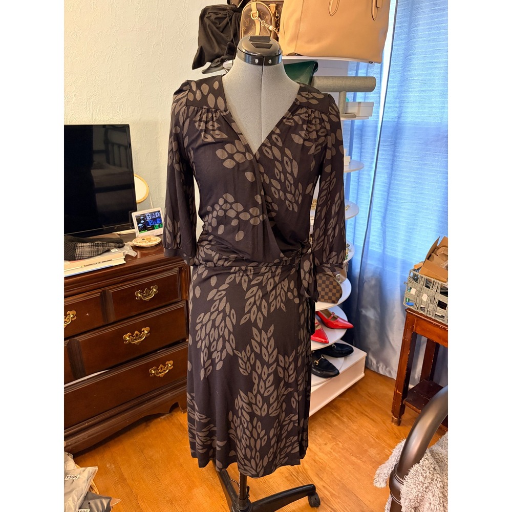 H&M Black and Gray Leaf Print Wrap Dress Size 12 3/4 Sleeve Knee Length Workwear